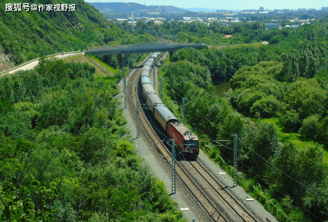 提前一周,我就在网上抢购4月29日晚从东莞东到麻城火车卧铺票.