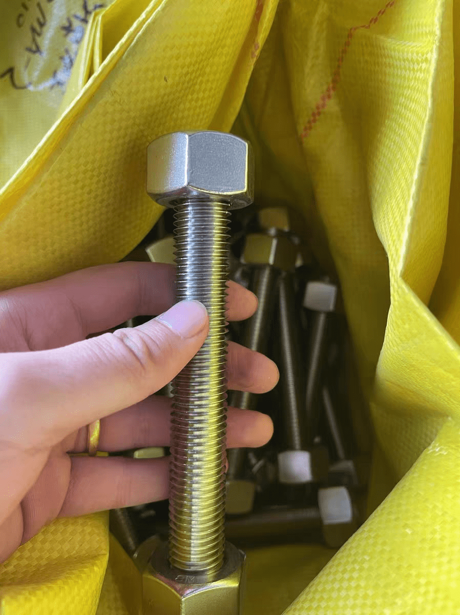 在选择和安装时,需要根据实际需求测量所需的长度,并选择相应尺寸的螺