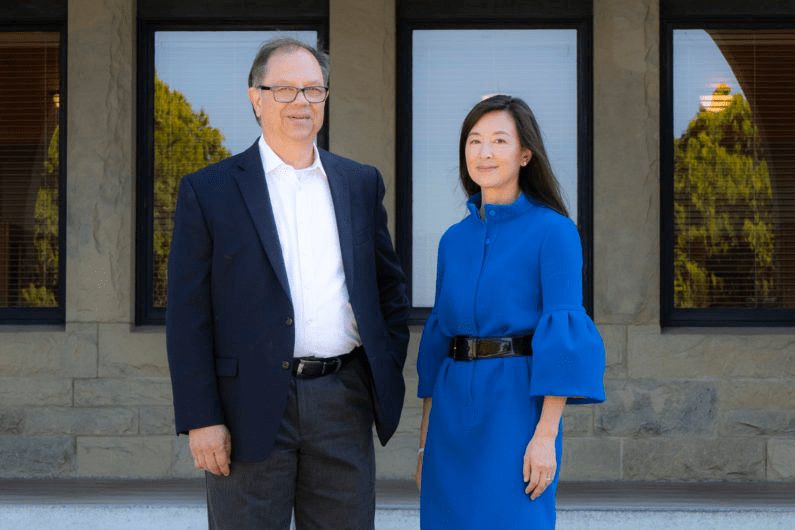 三代高知,妻子出身名门还撞脸赌王千金_蔡崇信_投资_中国台湾地区