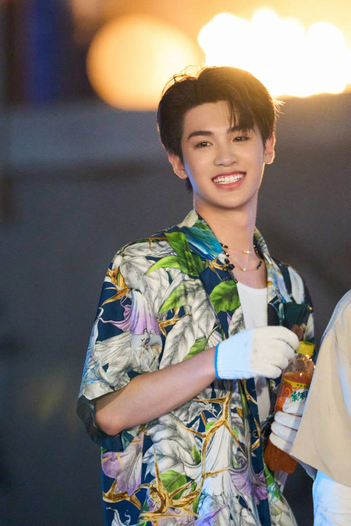 郭麒麟给许凯唱歌助胆_大张伟_毒品_黄明昊