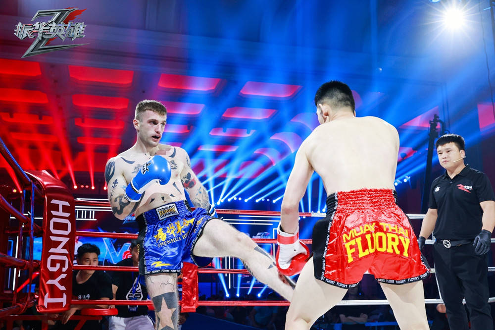 南阳格斗战神李冠君夺得拳王金腰带_比赛_选手_英雄