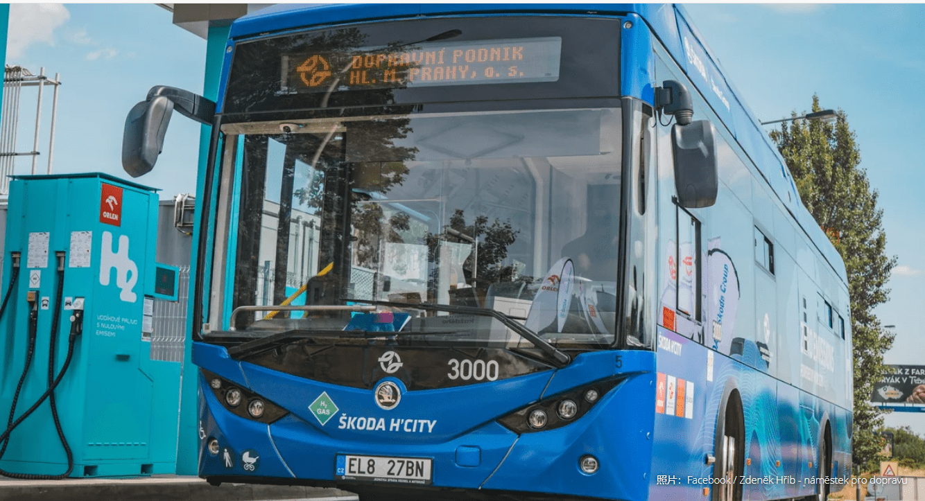 斯柯达 hcity 氢能公交车于周五下午开始在 ji06ní město 和