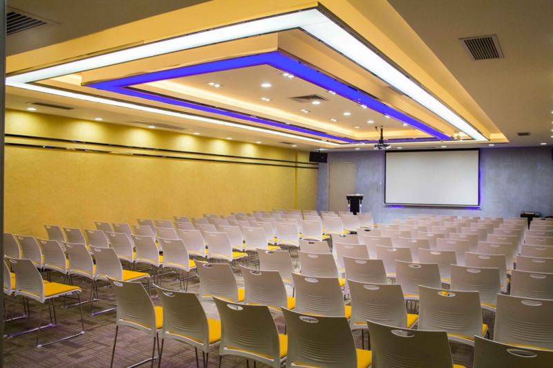 创业型公司都在用的共享会议室了解一下_客户_企业_投影仪