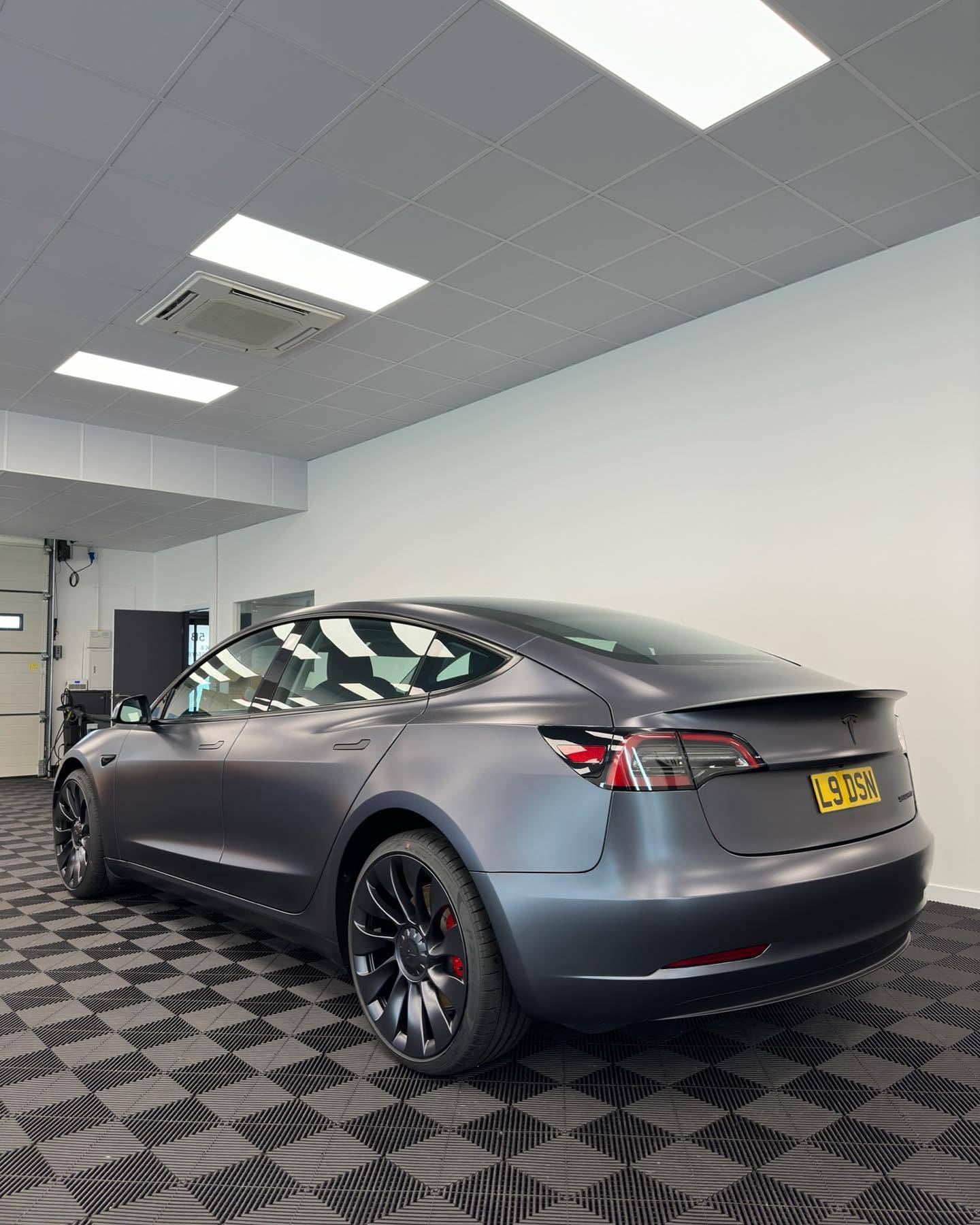 特斯拉高性能版model 3 dual motor装贴xpel隐形车衣_搜狐汽车_搜狐网