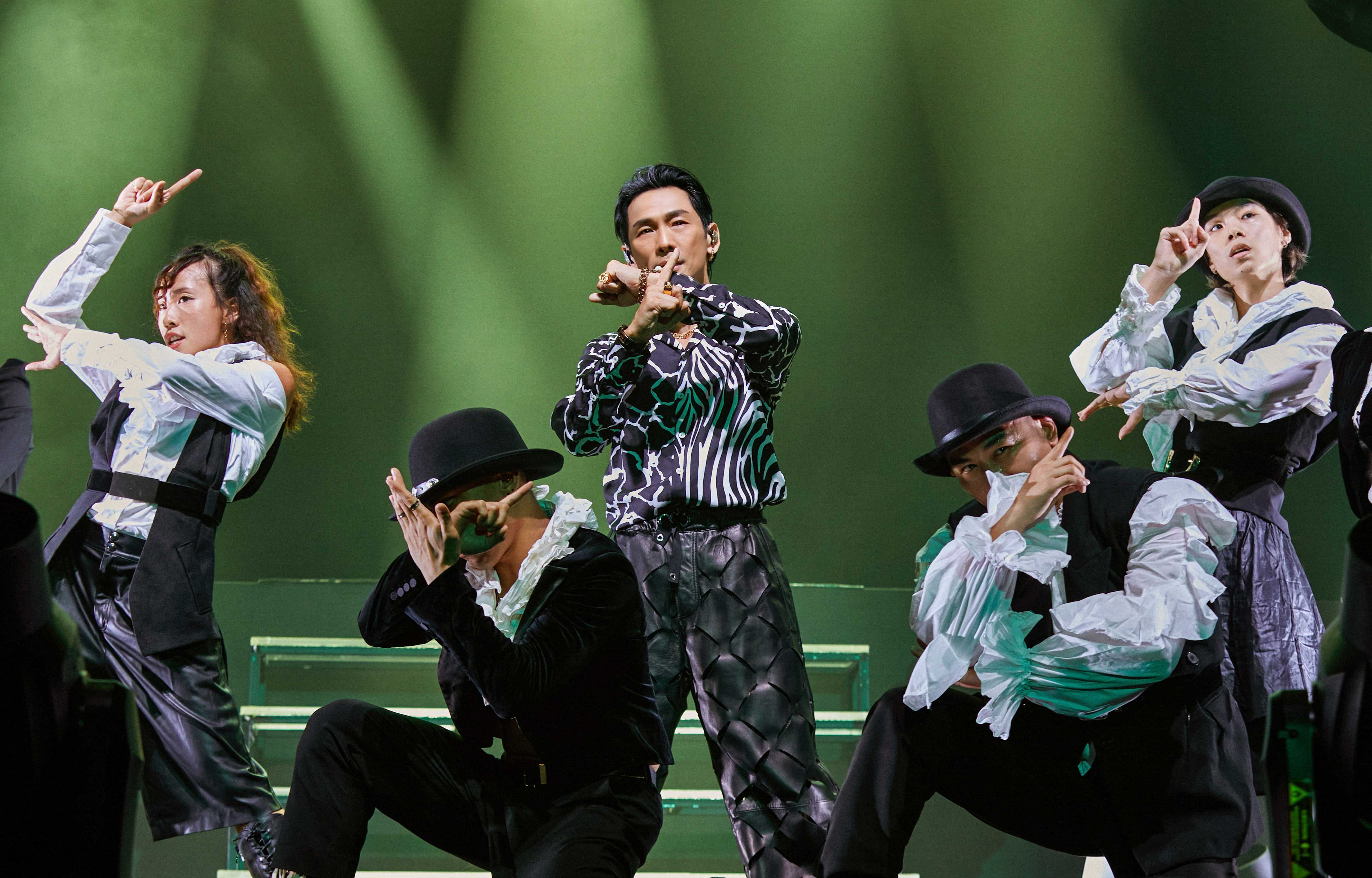 杜德伟"起来"演唱会澳门站打响,奔赴阔别已久的音乐之约_舞台_服装