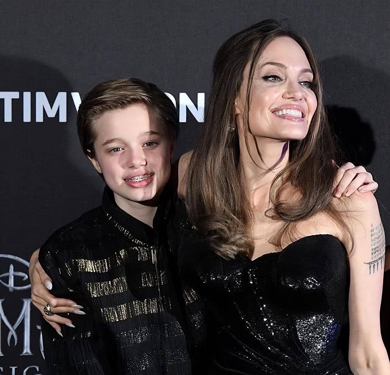 朱莉和皮特的大女儿:婴儿照卖出410万美金,从假小子长成小美人_希洛