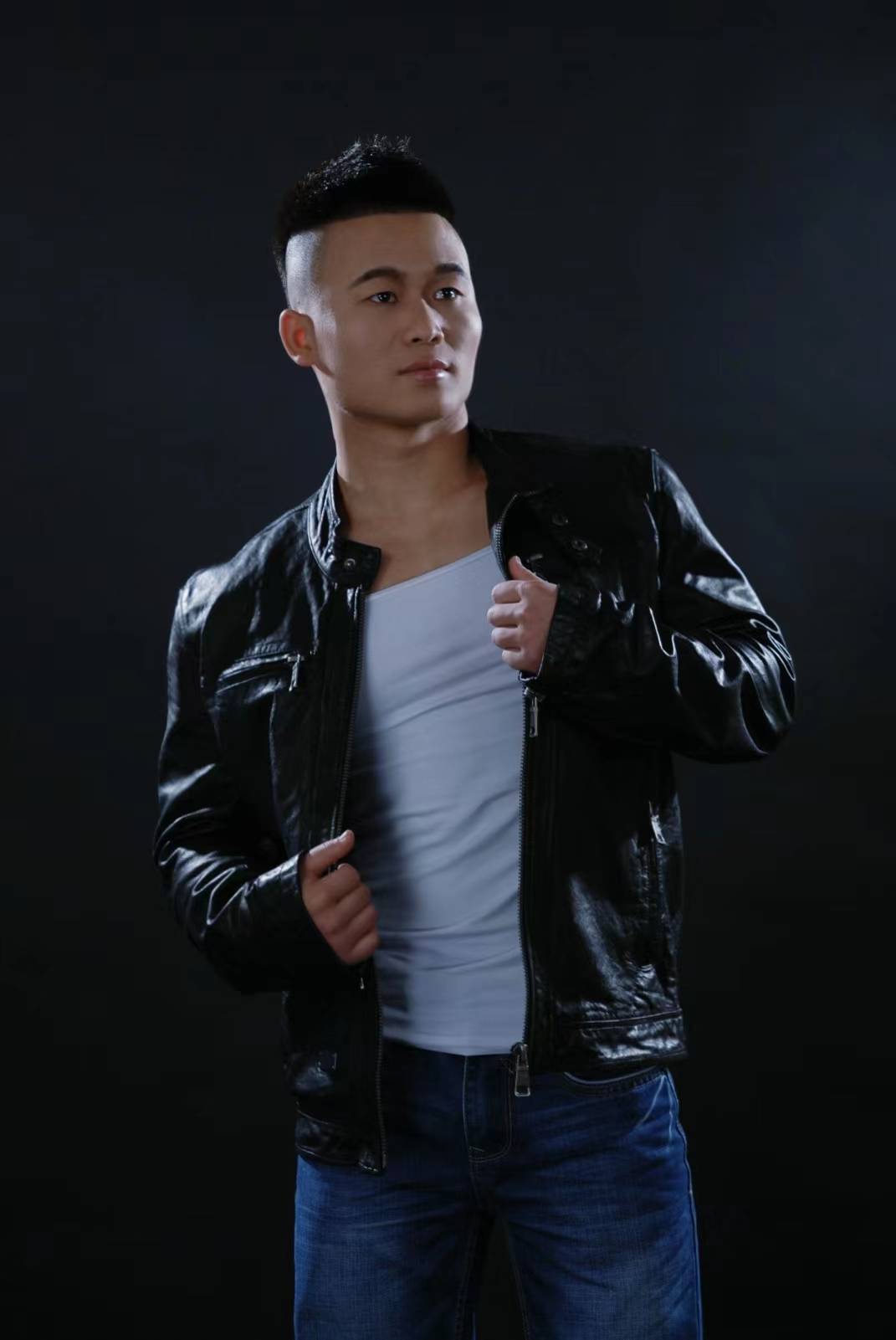 文武兼修,德才兼备,许多人都这样评价雷亚争,多年来