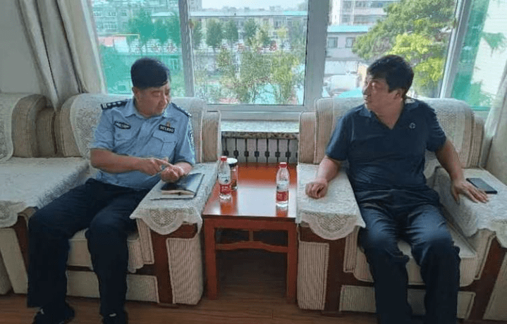 宋玉波大队长详细介绍了特巡警大队干警少涉及面广业务多的日常工作