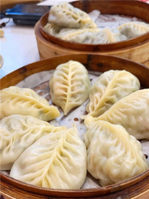 吃在大连-稀溜溜鲜美的海菜包子,特色的渔家风味,鲜得停不了口