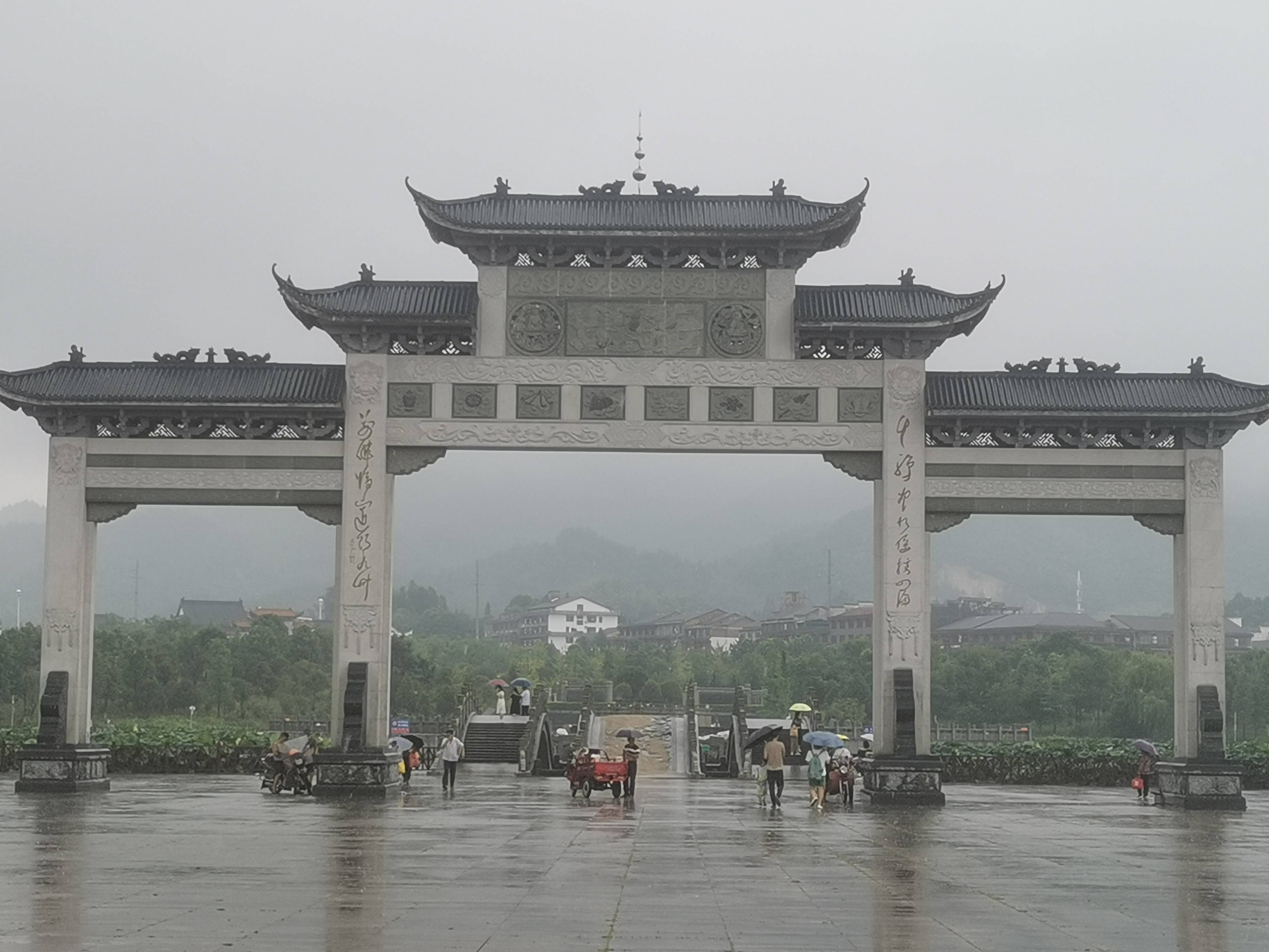 湖南密印寺位于湖南省长沙市宁乡市沩山山腰,毗卢峰下,是中国佛教南禅