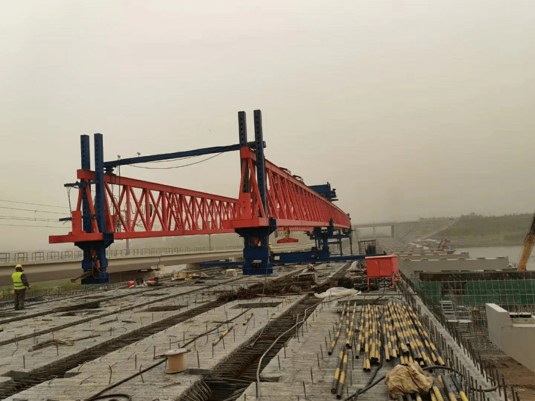 奋进新征程 新东方起重为新疆那巴高速218项目提供120t架桥机4台