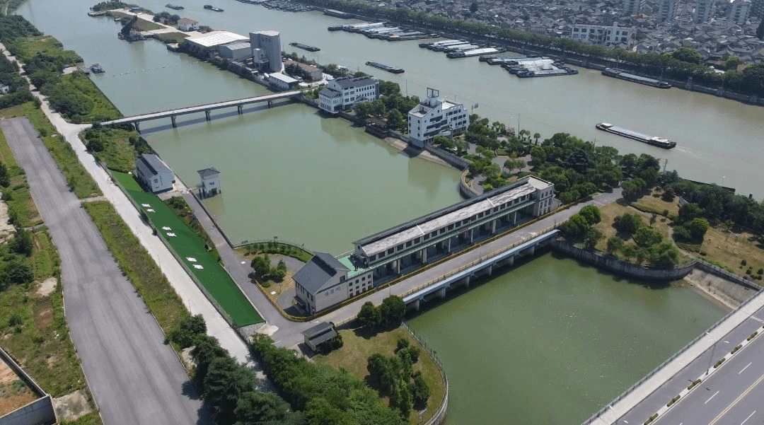 图4 "净水清源,碧蓝运河"实践团的刘馨阳同学分享航拍图片通过参观