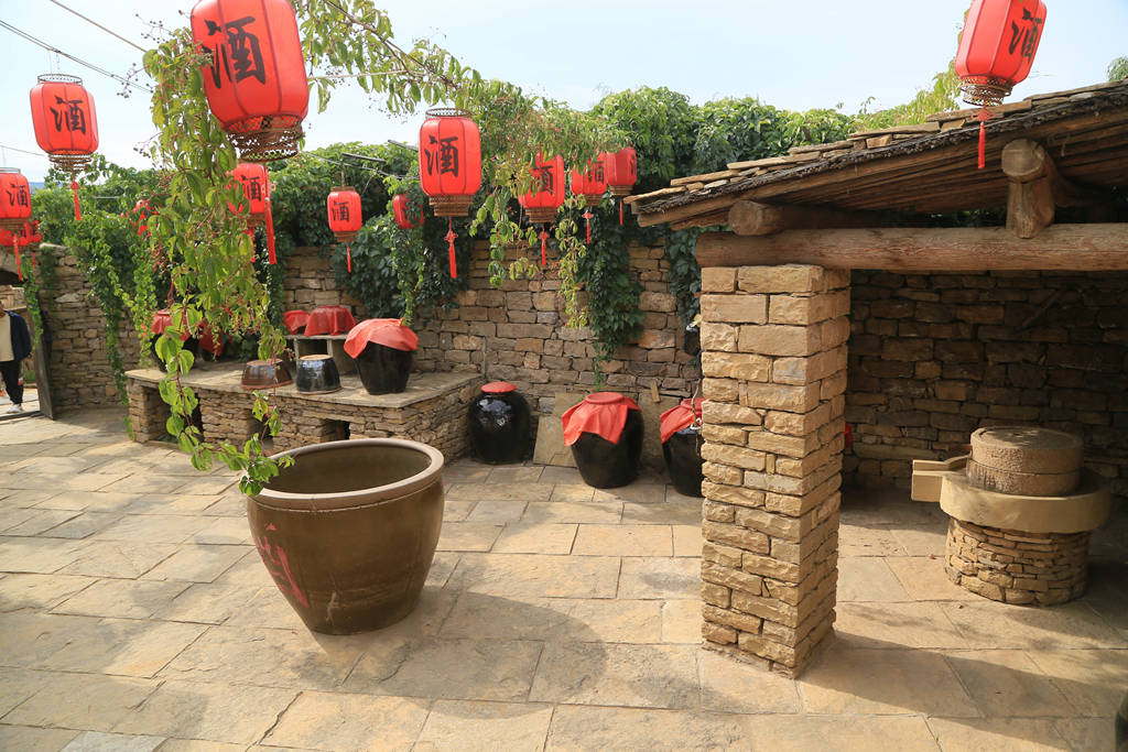 景区有个民俗文化村黄河大峡谷,又称太极湾,乾坤湾,或老牛湾(游友图片