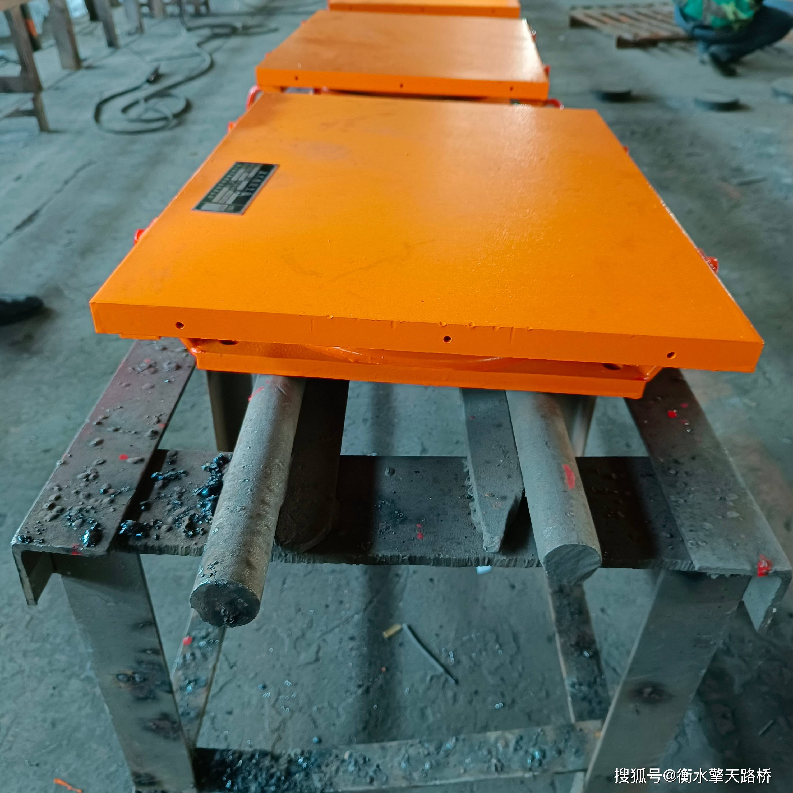 klqz抗震球型钢支座 抗拉拔dx单网架sx双向滑动球铰支座_建筑物_球面