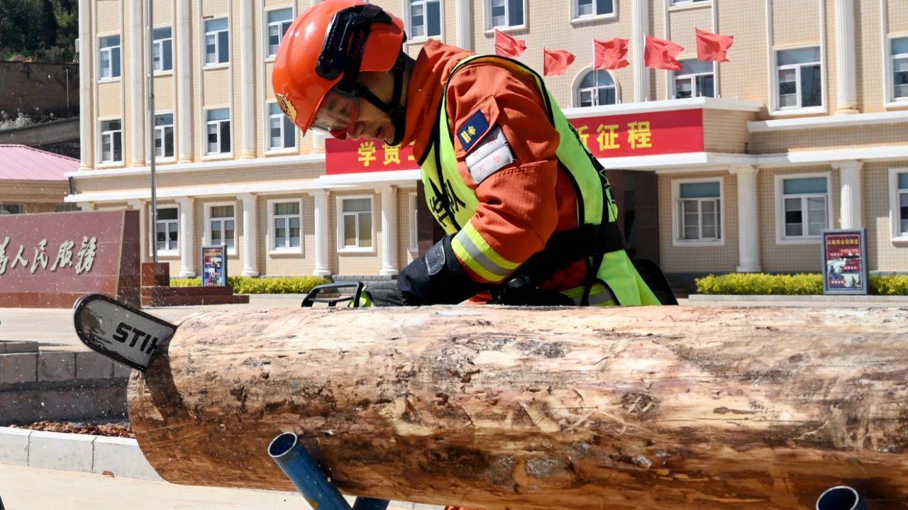 消防员的青春是什么样子？森林消防篇