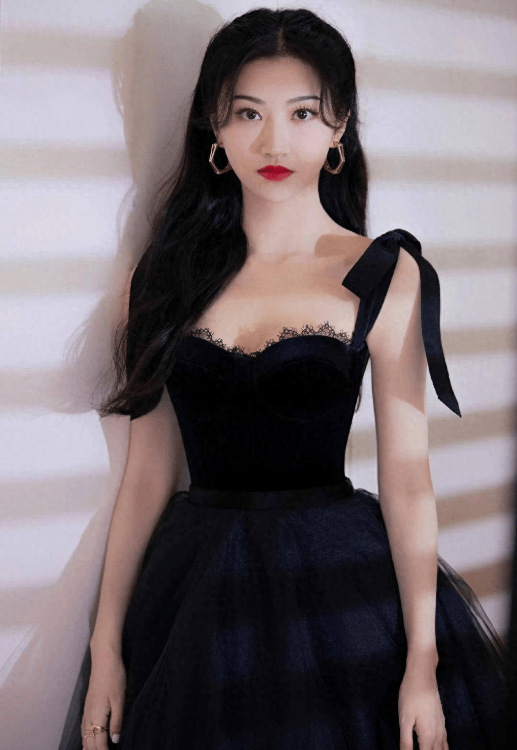 娱乐圈吃瓜爆料:赵丽颖,蔡徐坤,李宇春,朱珠,王俊凯,黄圣依_兴趣_婆婆