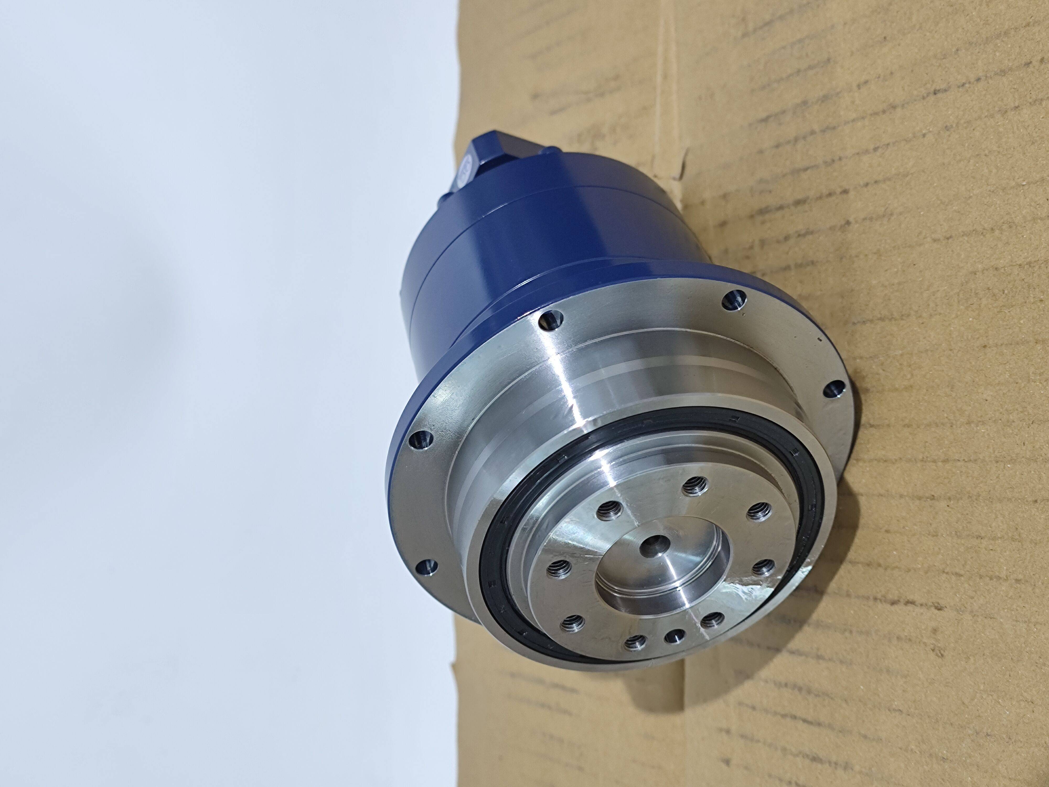 明牌精密斜齿直角行星减速机80伺服电机斜齿轮60/57/86步进90度转角器