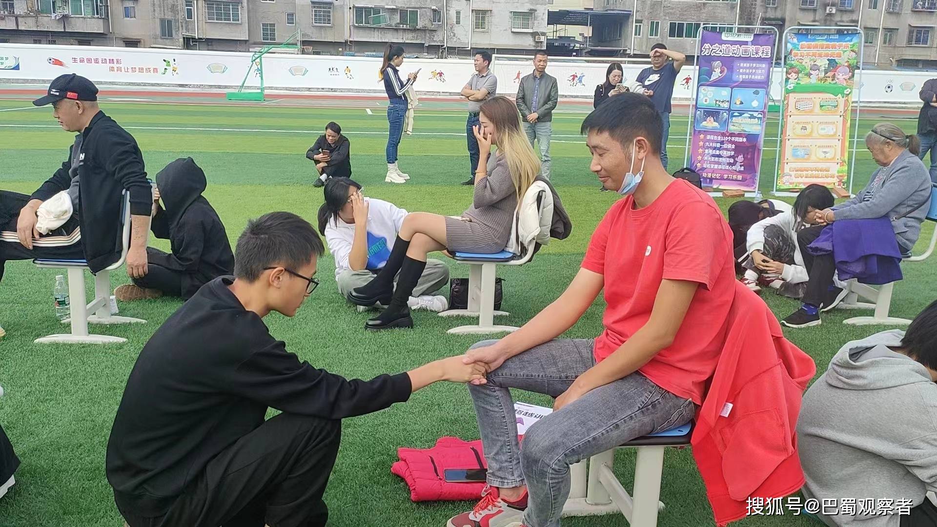 绵阳游仙新桥中学举行:感恩励志,立德树人,家校共育公益讲座_师生