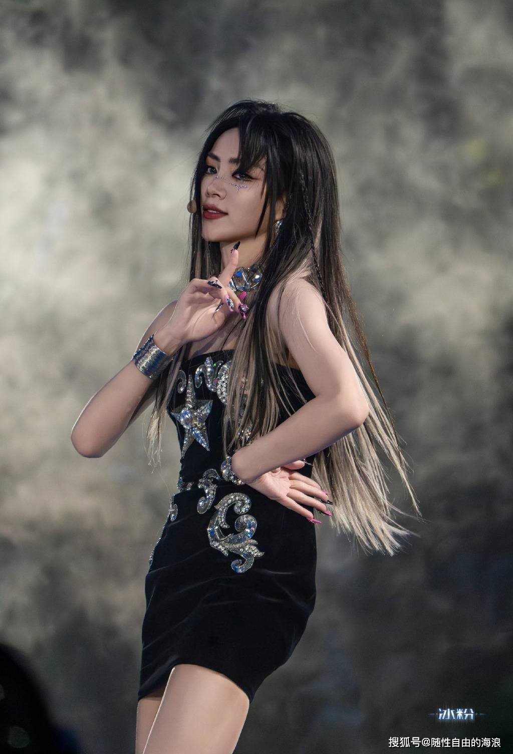 刘雨昕,喻言,许佳琪,虞书欣,孔雪儿等造型都非常好看_谢可寅_安崎