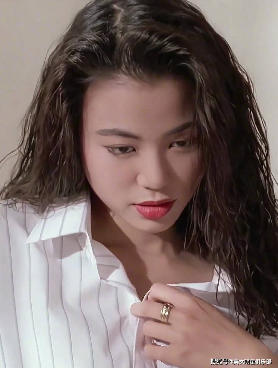 33岁陈雅伦,性感丰满女人味太够了!_笑容_观众_演技