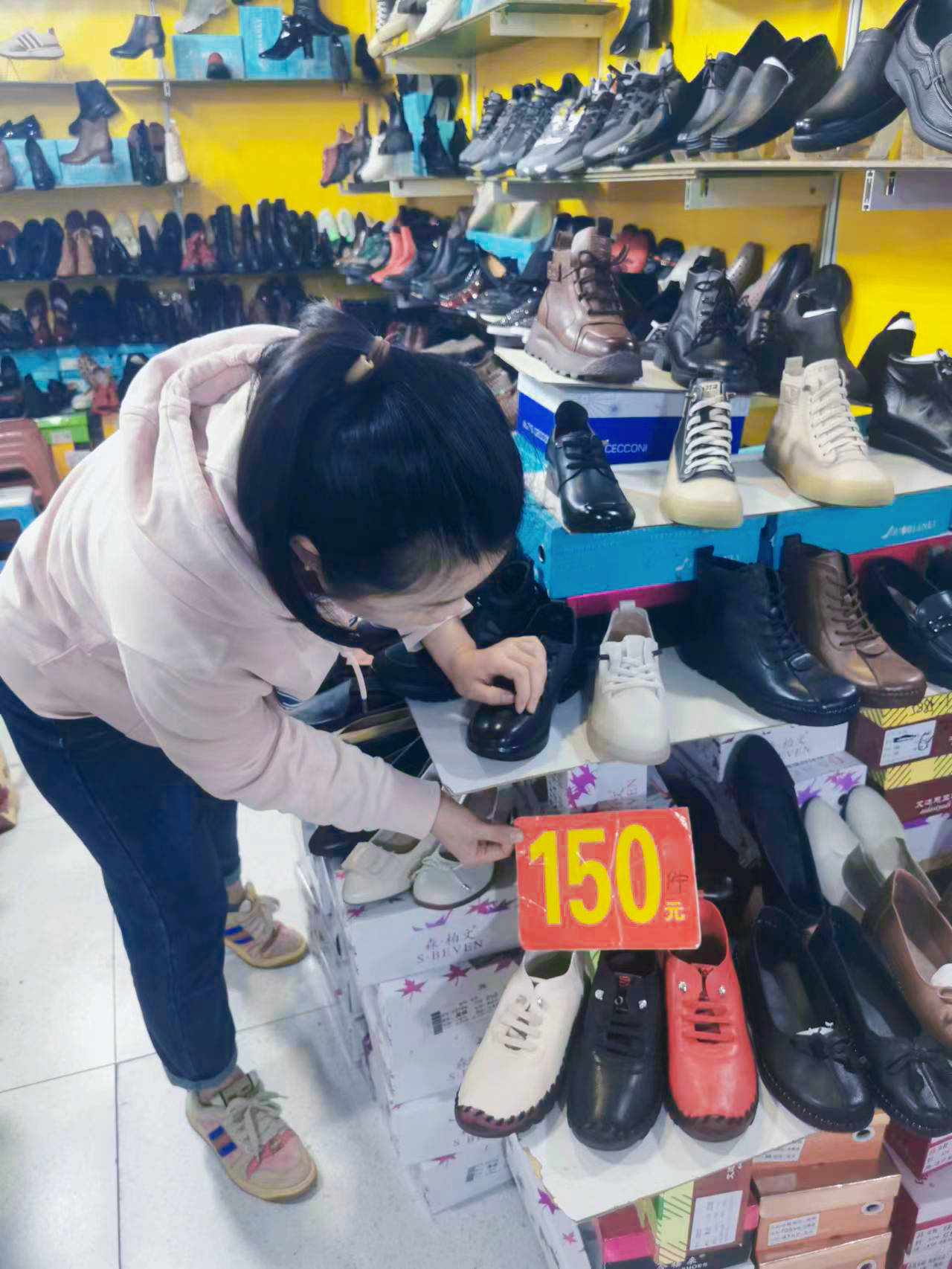 公益西桥物美大卖场2023首届羊绒羽绒皮草外贸服装土特产直销展启动