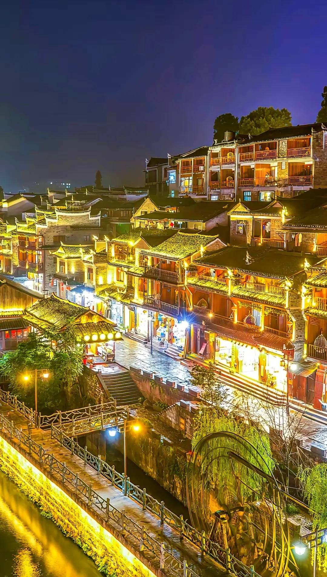 湖南湘西凤凰古城:文化遗产中的自然与历史_游客_建筑_街道