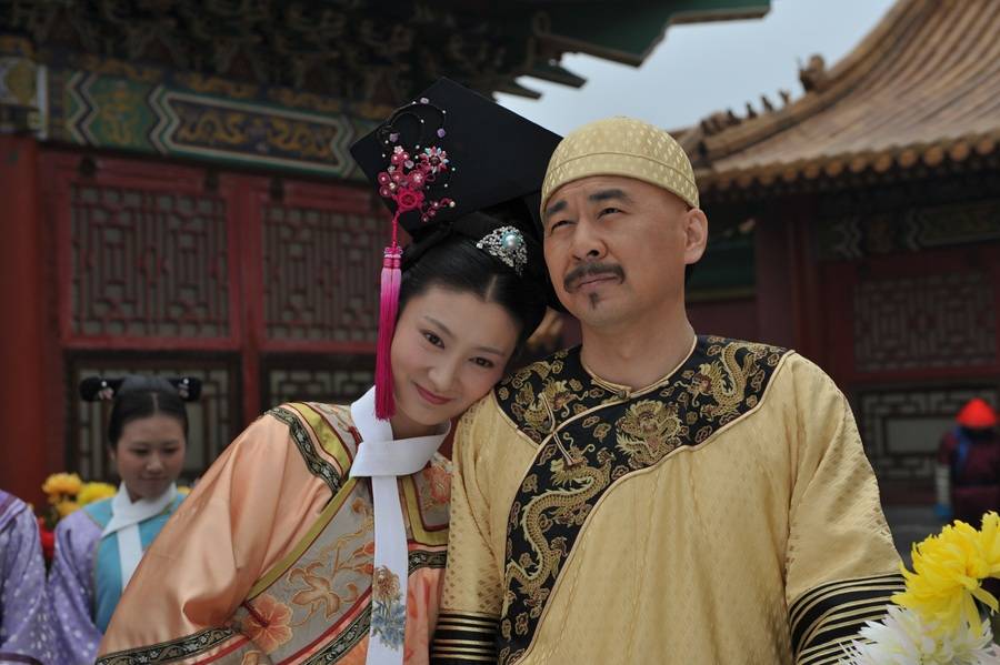 乾隆登基后,尊谦嫔刘氏为皇考谦妃,对弟弟弘曕也是非常宠爱,请来著名