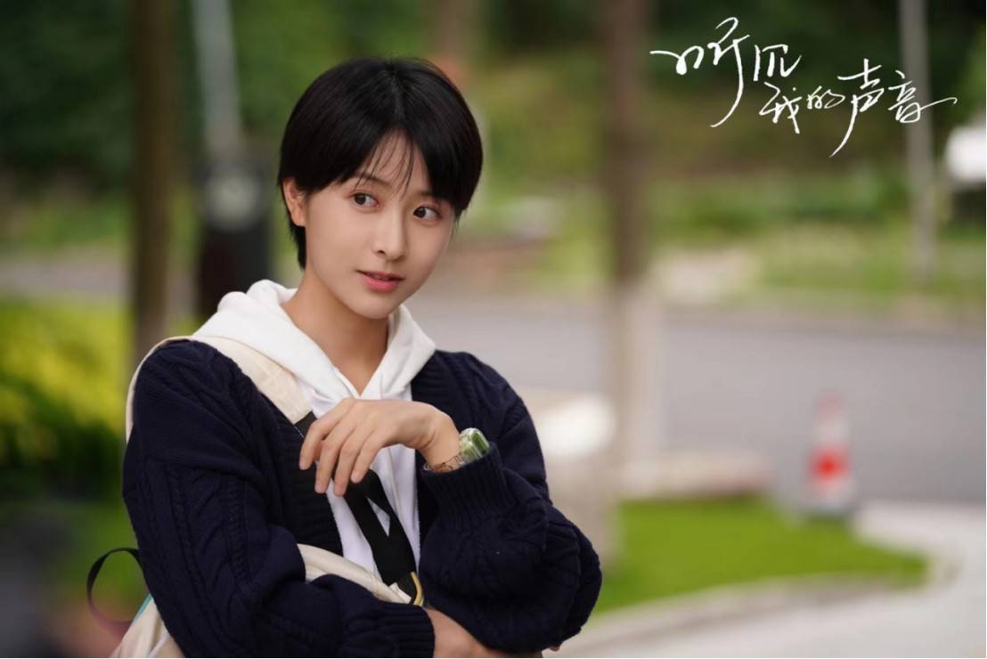 演员之路十分漫长,张艺也会继续保持着初心,坚定不移地走在这条道路上