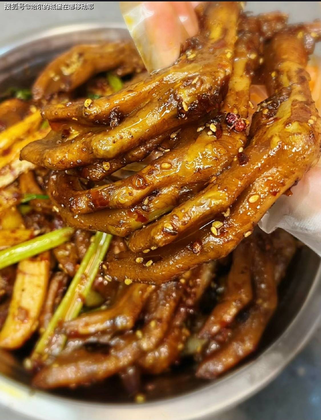 干锅销魂掌!又香又辣的重口味美食_鸭掌_土豆_做法