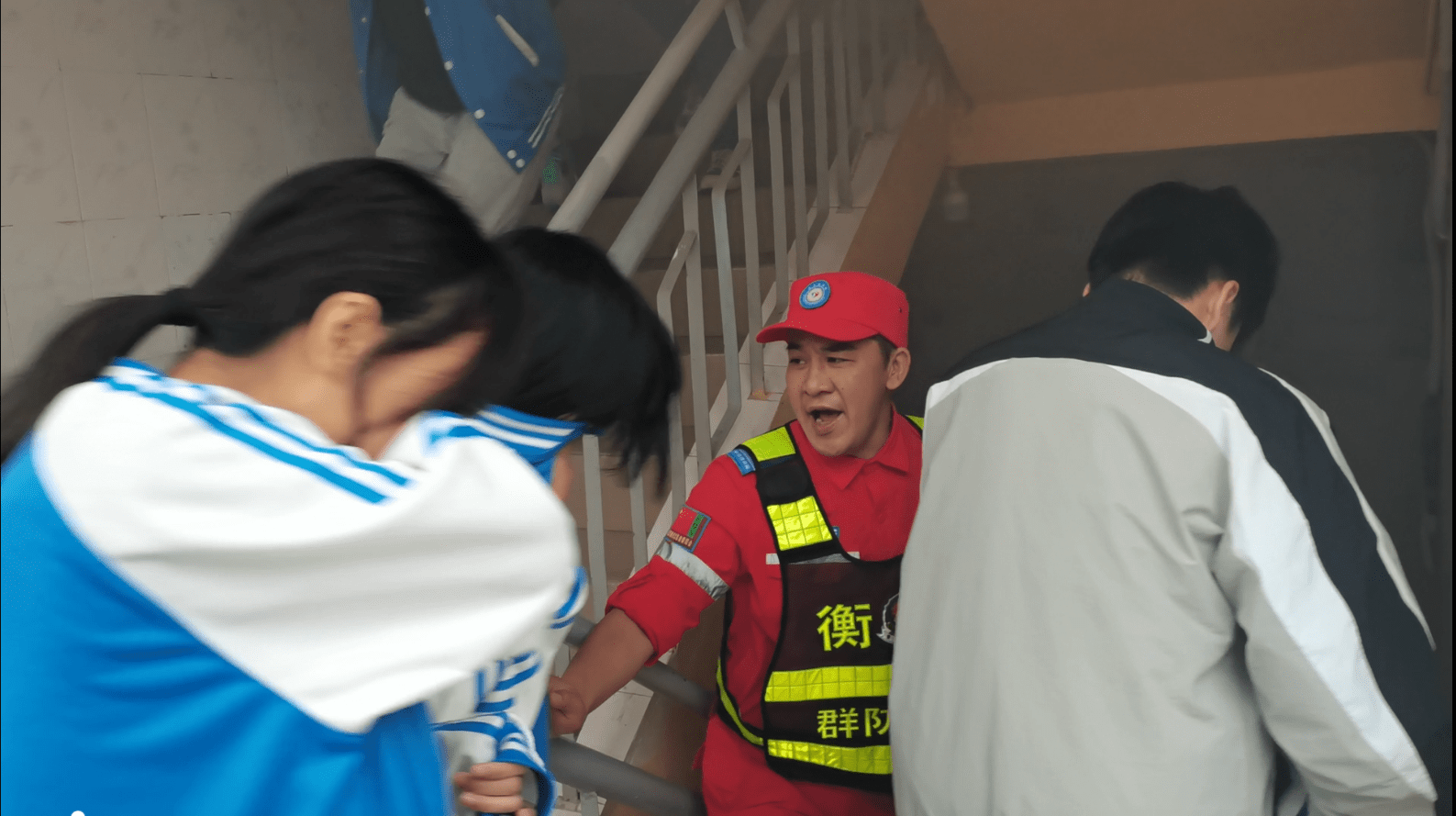 消防演练,安全知识培训课堂走进南宁商贸学校(西乡塘区)_应急_救援_黄