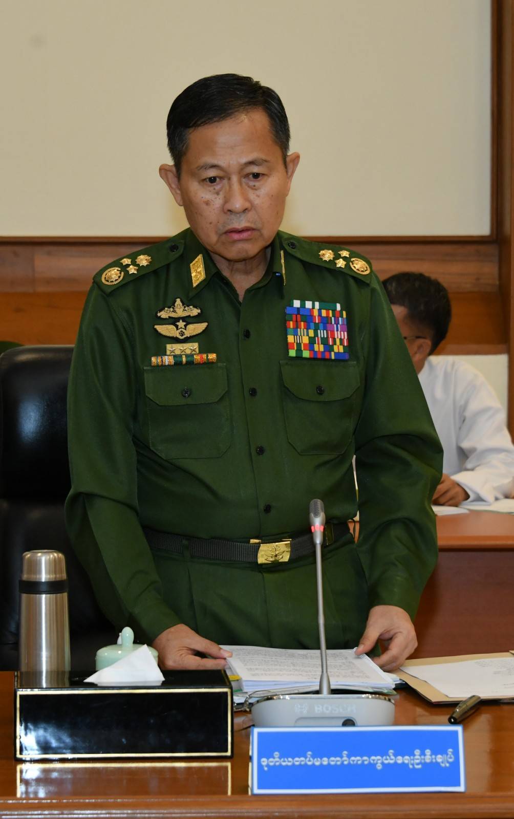 事务部长吞吞瑙中将和李正福介绍了武装恐怖分子在北部军区,东北军区