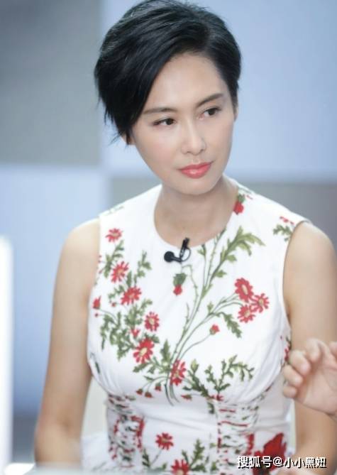 六,朱茵的家庭生活:幸福美满,母爱满满虽然朱茵已经退居幕后多年,但她