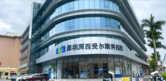 据深西爱尔眼科医院李超医生介绍:随着白内障治疗进入屈光性手术时代
