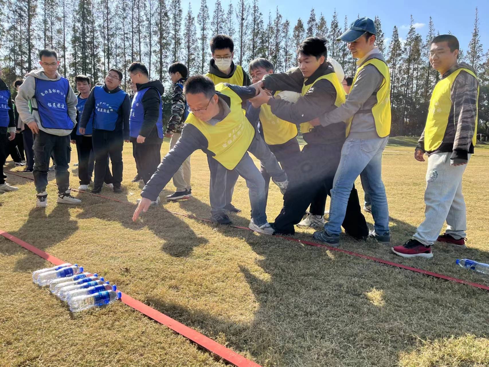 下方留「人數 團建」免費定製方案·娛樂遊戲:真人cs,田園射箭,越野