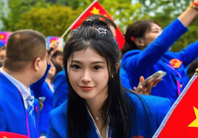 吴艳妮回应整容:只割了双眼皮,变美是因为减肥和化妆!_比赛_故事_训练