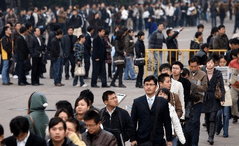 临近过年很多行业慌了,失业人群太多了,网友吐槽怎么上不了头条_生活