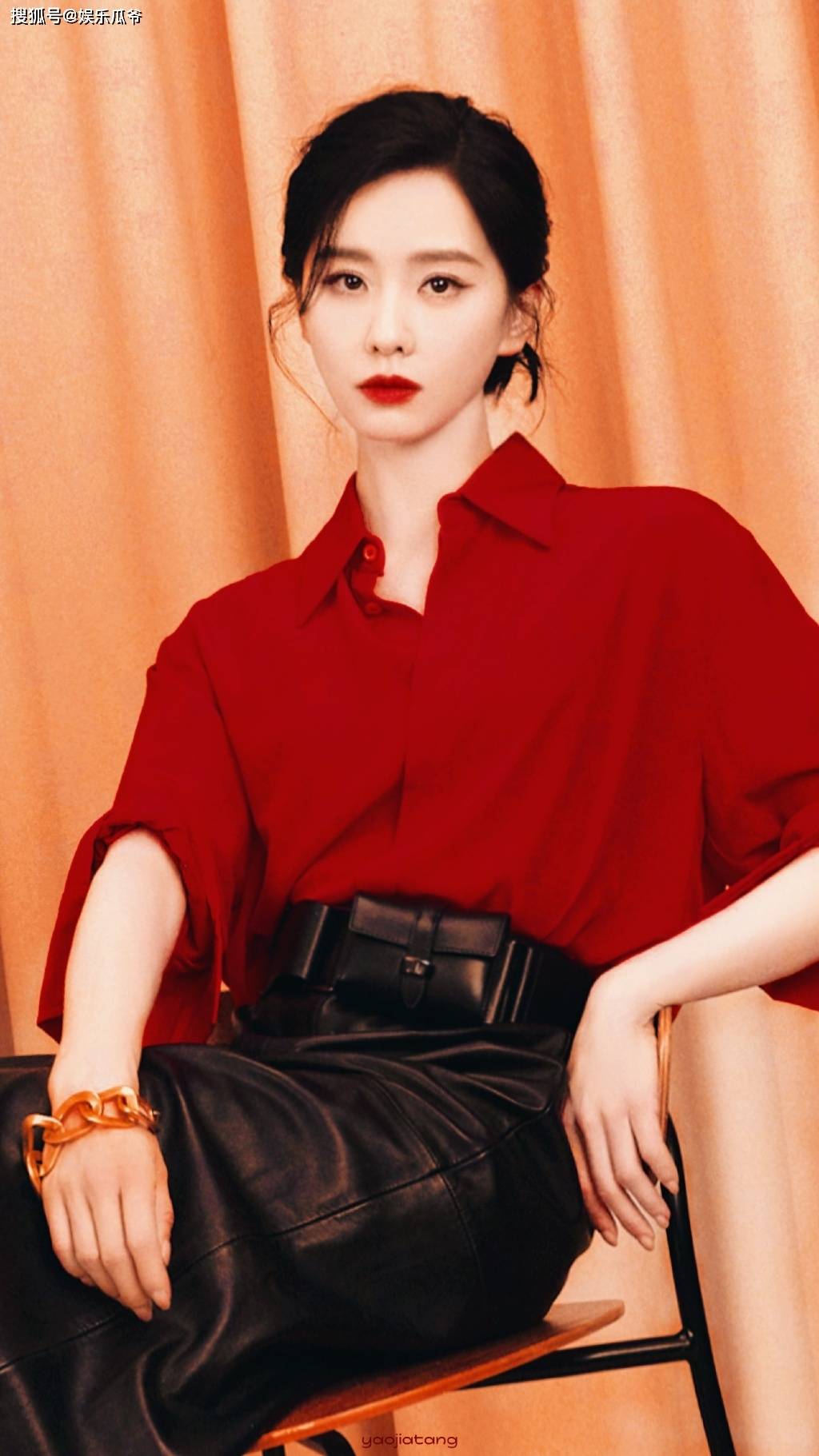 刘诗诗红衫皮裙美晕了,宛如烈焰玫瑰-搜狐大视野-搜狐新闻
