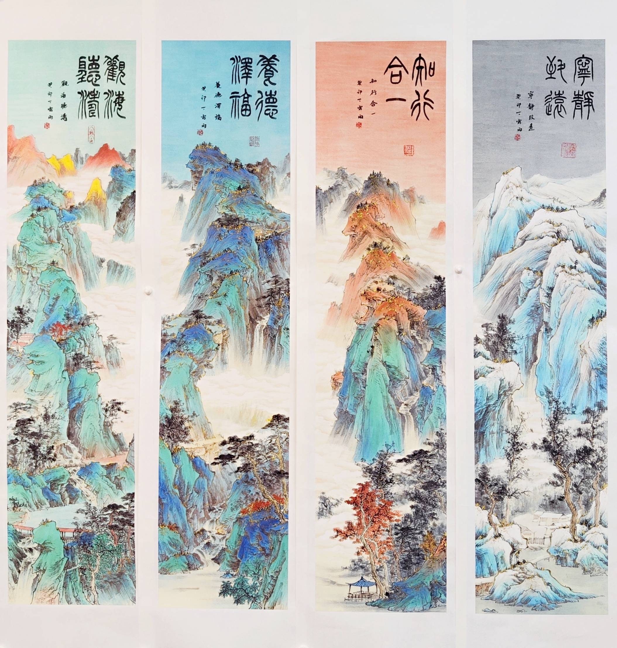 惟妙惟肖,写敦煌壁画的笔意于绢帛之上;花鸟小品,趣味横生,化四十载