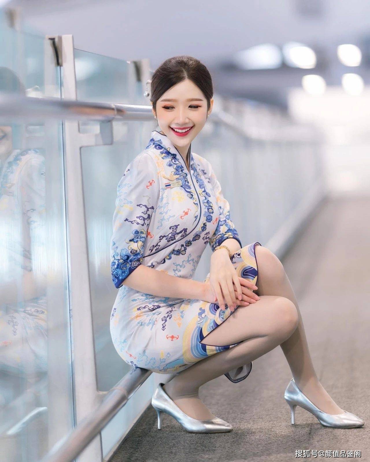 气质优雅的长腿美女空姐,美的让人无法呼吸_乘客_机舱_处理