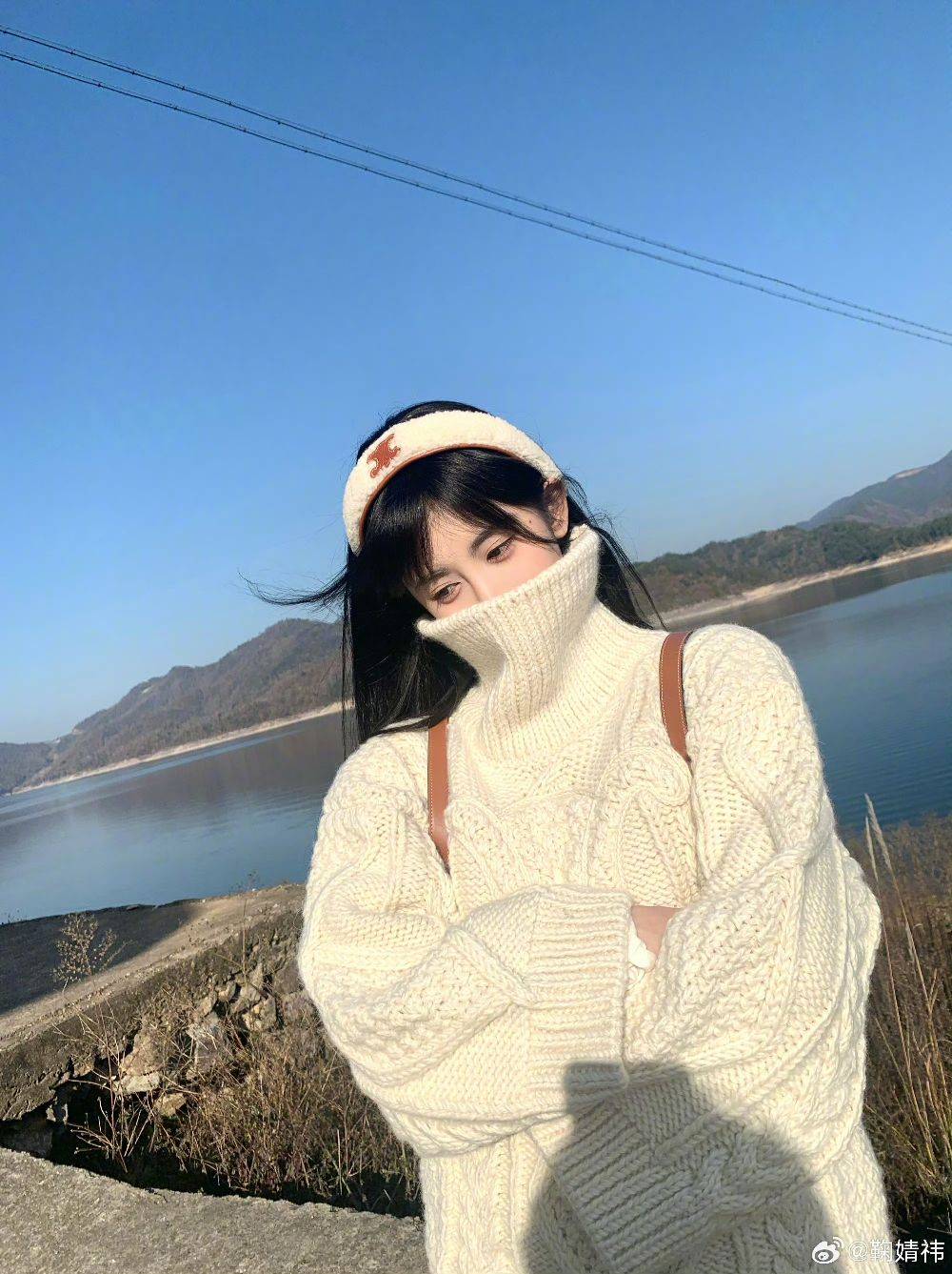 鞠婧祎冬日随拍好温柔啊!