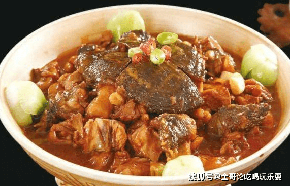 甲鱼焖鸡,口感鲜美,营养丰富,是一道不可多得的美食