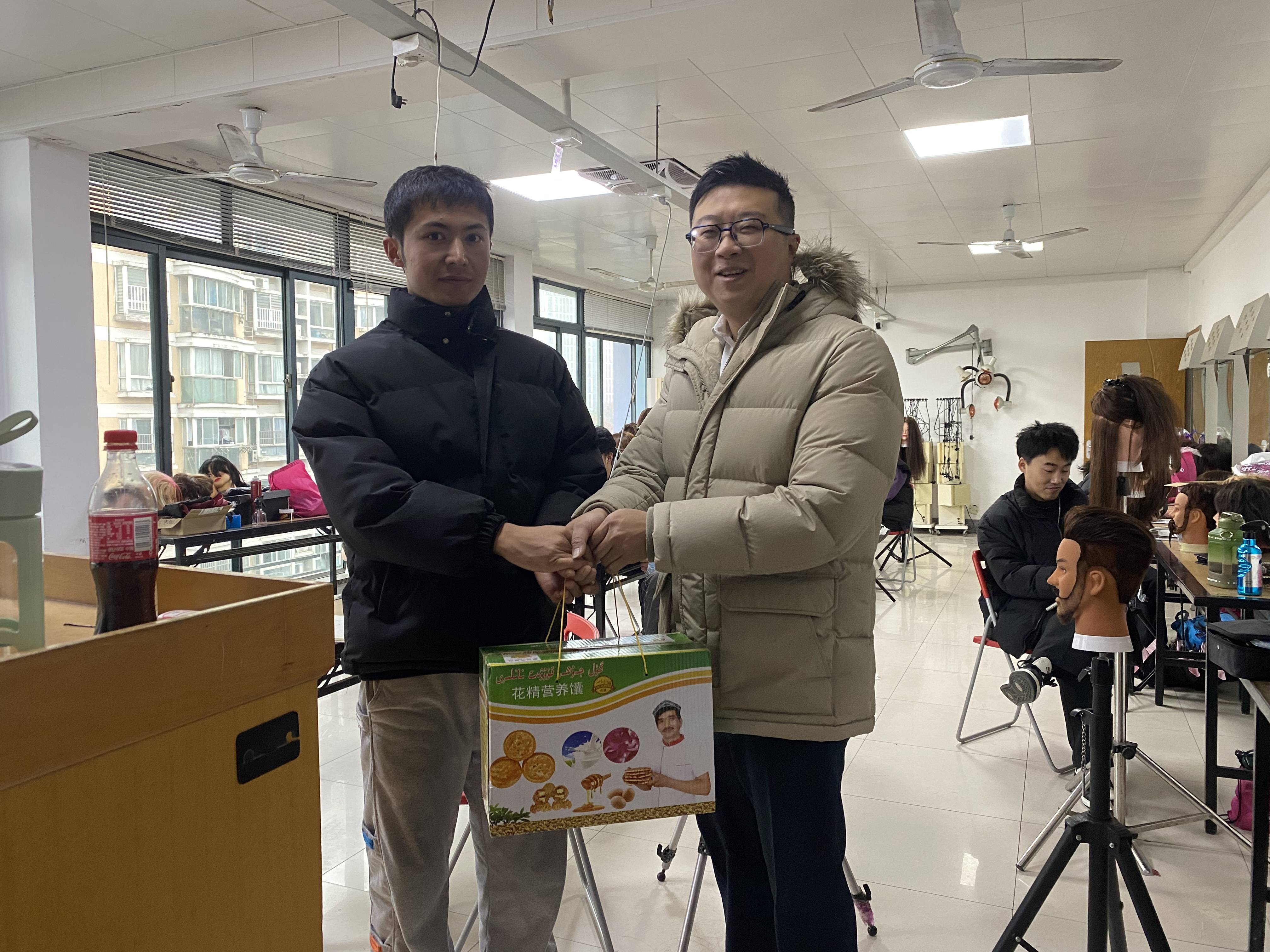 全国妇联系统对口援疆工作培训班考察阿克苏技师学院观看罗红英大师云