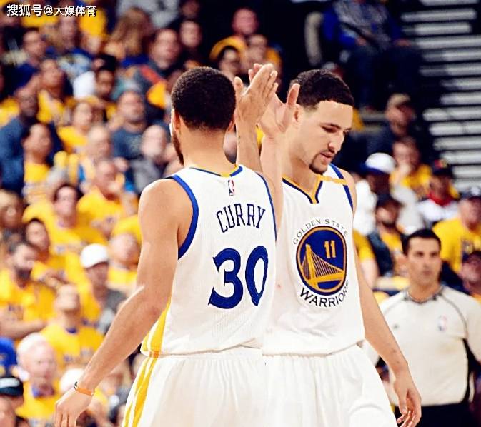 水花兄弟联手带队大胜开拓者队豪取五连胜,他们在等待追梦格林_勇士队