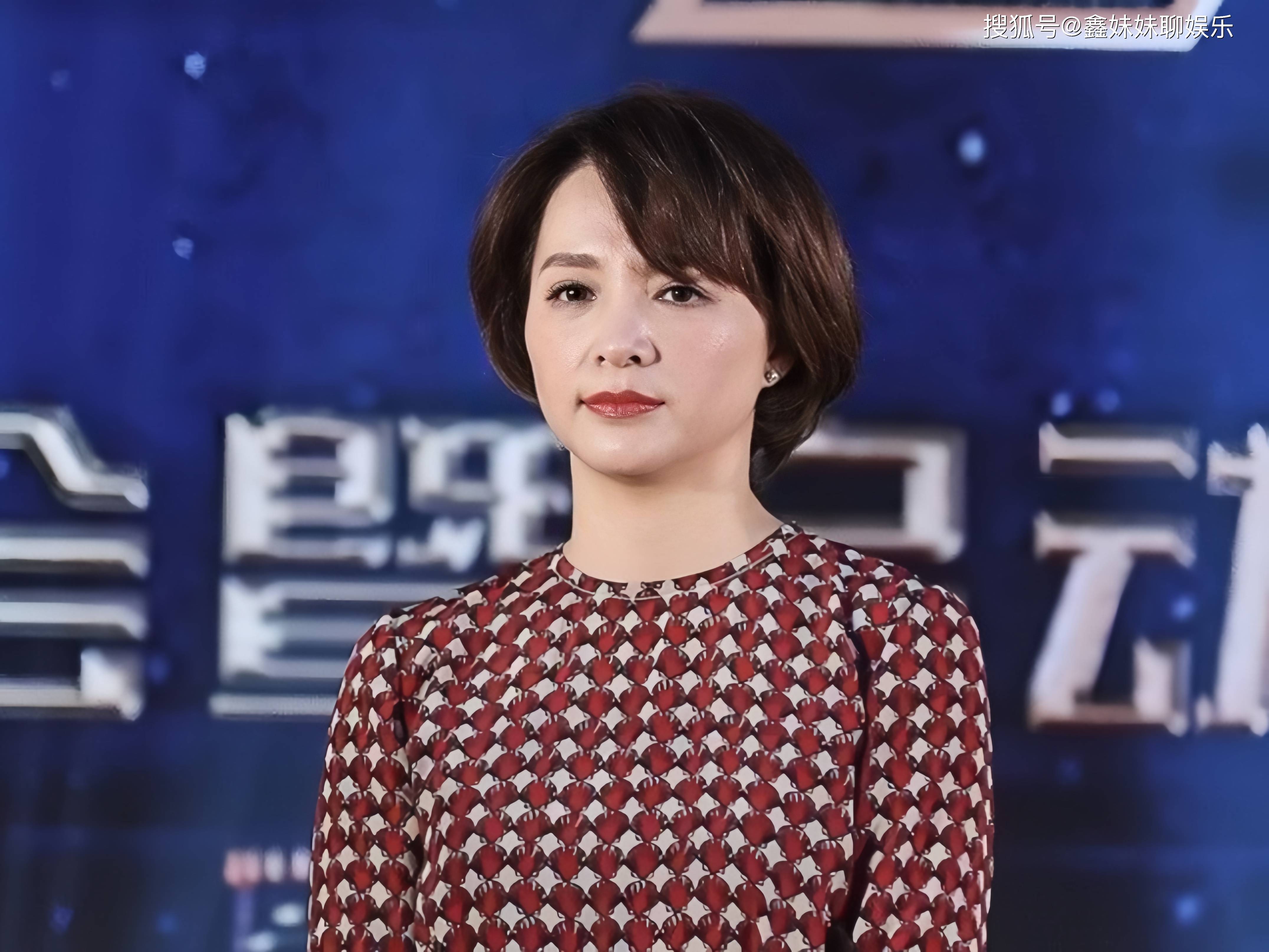 最重要的是,董卿在自己的成长过程中展现出了坚韧和勇气.