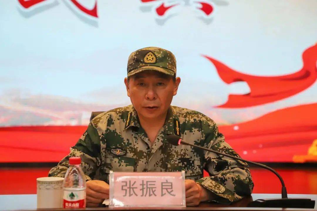 海虞镇党委委员,人武部部长张振良充分展现出新时代民兵队伍新风采.