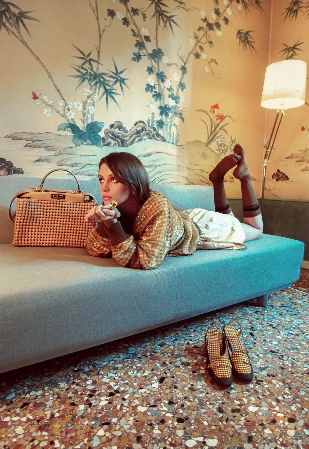 还把大片里这个叫iris law的新面孔奉为缪斯