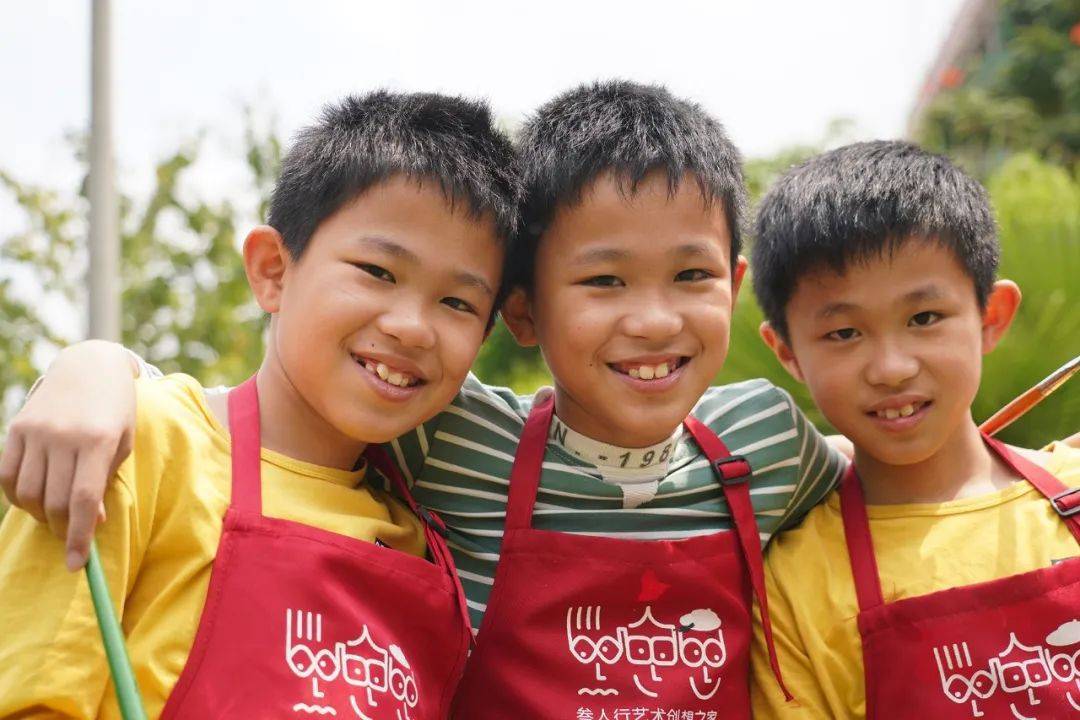 长泰快乐的三胞胎兄弟