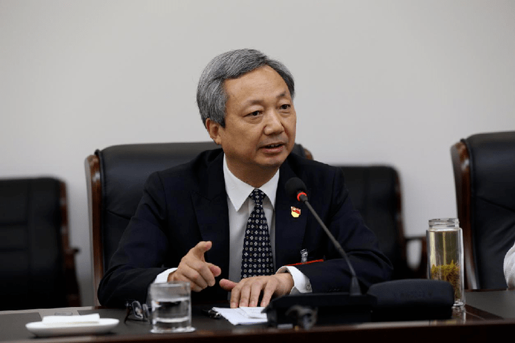 全国人大代表信阳市市长尚朝阳接受新华网专访保护生态发展旅游让老区