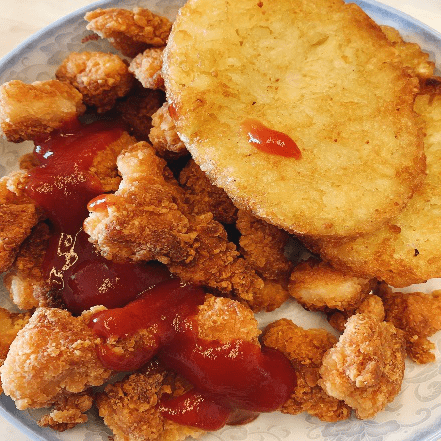 面包,蛋糕,蛋挞,三明治等各种甜食;煎饼果子,炸油条,炸土豆条,炸鸡块