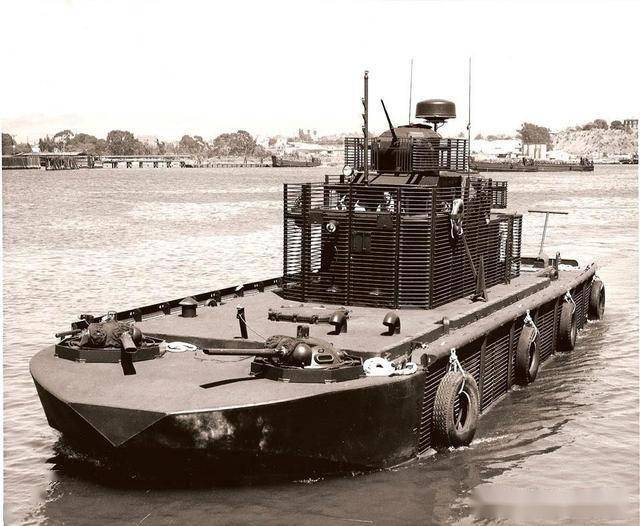 1124型内河炮艇图片